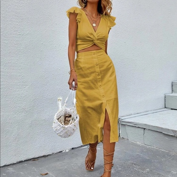 NWOT Twist Front Crop Top and Skirt - Picture 3 of 7